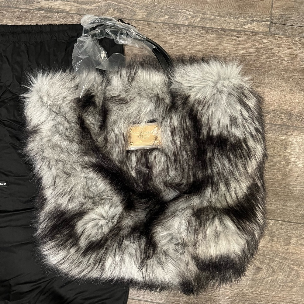 Dolce and Gabanna black fur overnight shopper new with tags - Picture 10 of 10